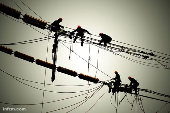 在供需兩端的擠壓共振下，今夏或遭遇最嚴重電荒。CFP/圖
