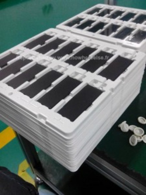 疑似iPhone 5S電池諜照（圖片來(lái)自Nowhereelse）